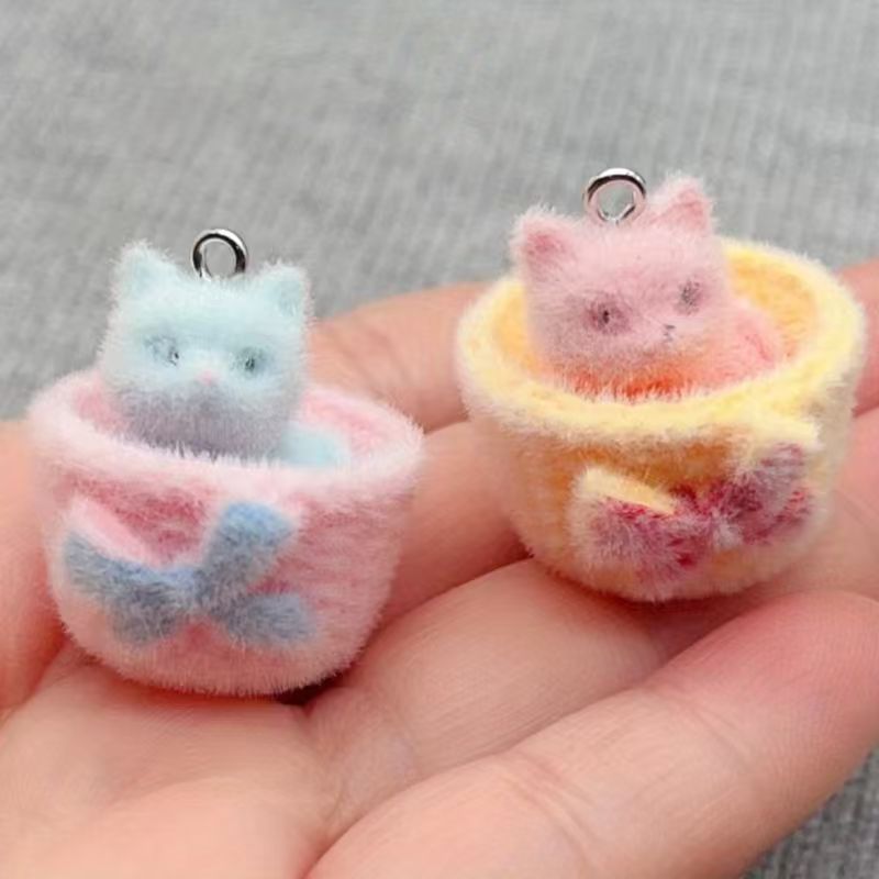 Jewelry Making Pendants - 4 Stück 3D-Plüsch-Katzenanhänger aus Kunstharz, DIY-Schmuckherstellung,